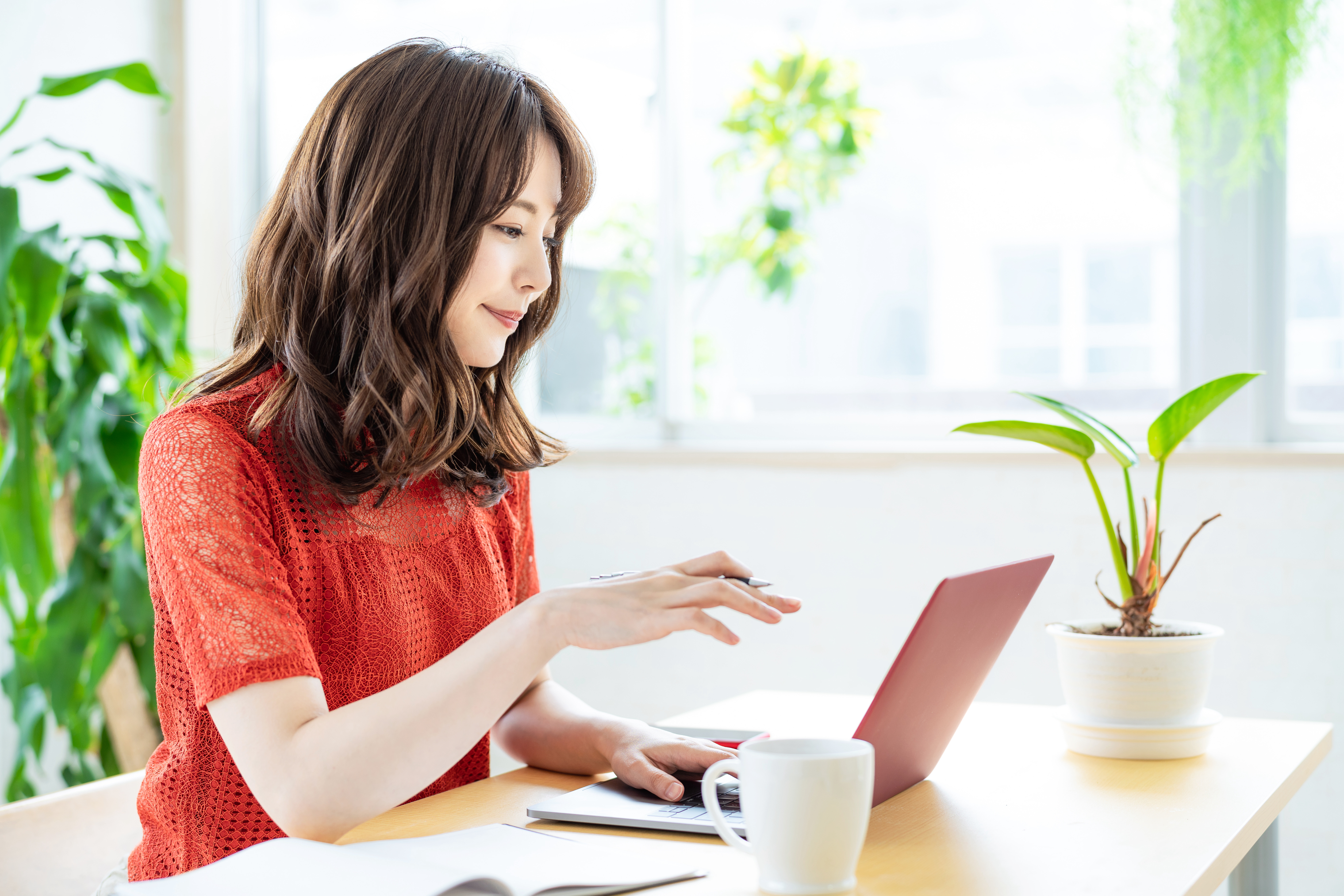 女性(主婦)の会社員以外の生き方とは?おすすめの仕事5選や成功事例をご紹介