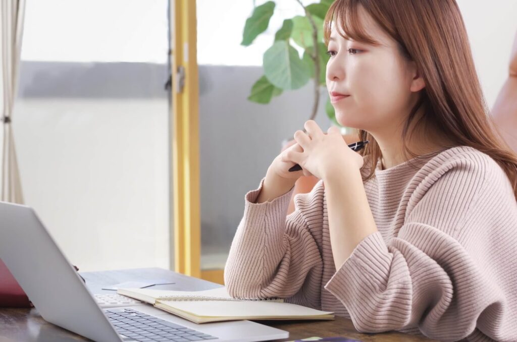 育児と両立しやすい在宅ワークを仕事にするならキャリアスクールが便利